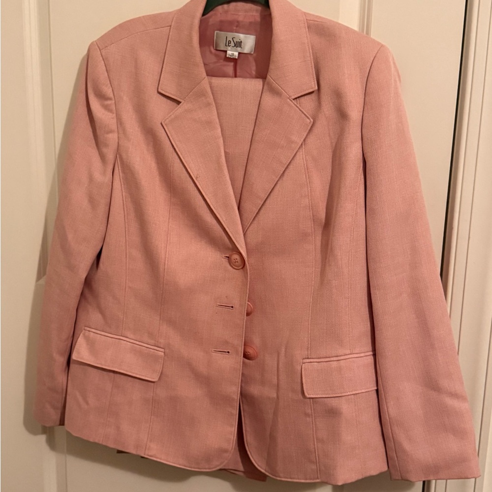 Le Suit Designs Classic 2 piece pantsuit or jacket and skirt.
